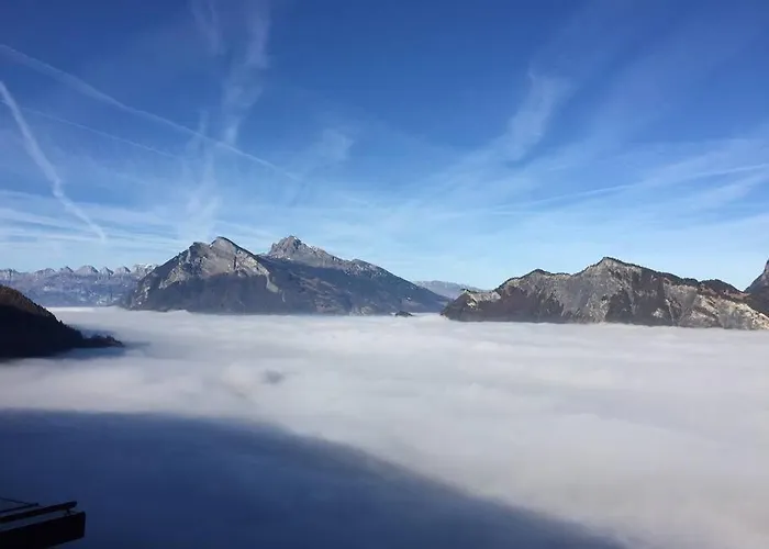 Grosse 2 ZImmer Wohnung mit Terrasse