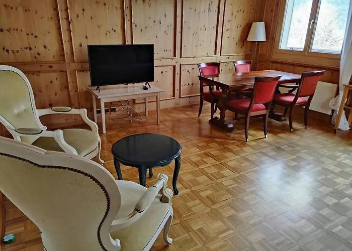 Grosse 2 ZImmer Wohnung mit Terrasse